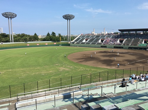 高校野球の神奈川予選　保土ヶ谷球場